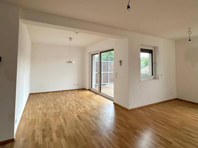 Lichtdurchflutetes Wohnen mit Stil 2 Zimmer Wohnung mit großem Balkon in zentraler Lage