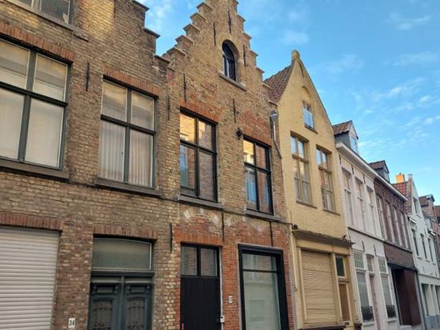 Lichte karakter woning met stadskoer. Centrum van Brugge