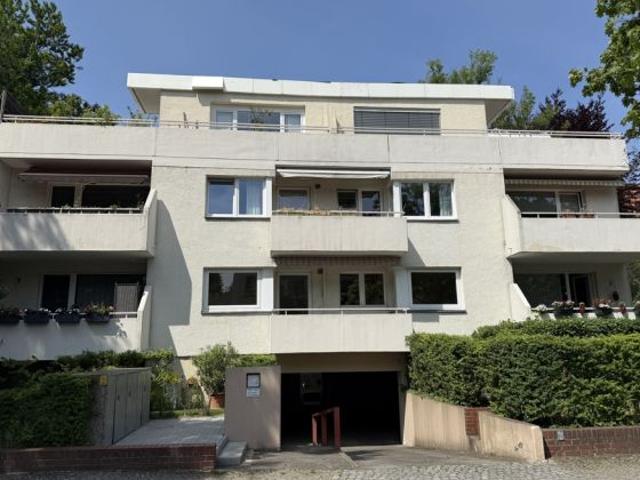 Lichterfelde West bezugsfreie, modernisierte 2 Zimmer Wohnung mit Süd Balkon und Tiefgaragenplatz