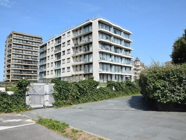 LICHTRIJK 3 SLAAPKAMER HOEKAPPARTEMENT NOORD WEST MET ZEEZ