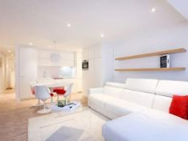 Lichtrijk appartement, centraal gelegen op de Parmentierlaan