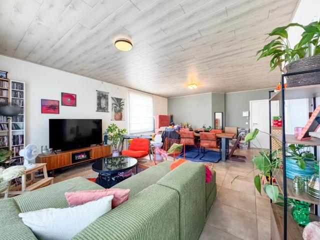 Lichtrijk appartement met garagebox aan het station van Aalter