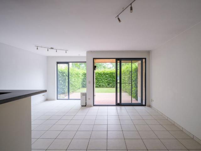Lichtrijk appartement met privétuin