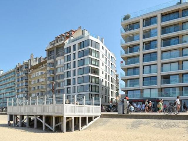Lichtrijk Appartement met Zijdelings Zeezicht in Het Zoute