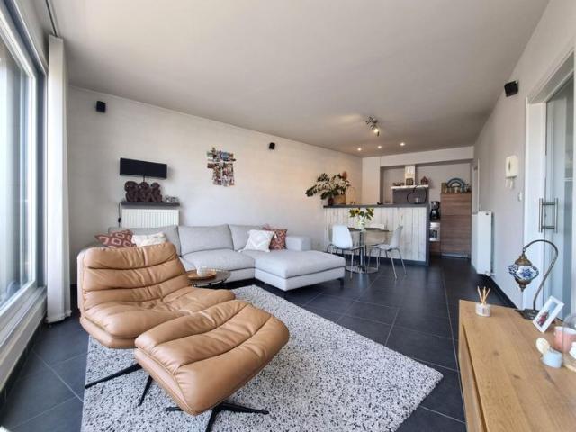 Lichtrijk appartement met zongericht terras en open zicht v