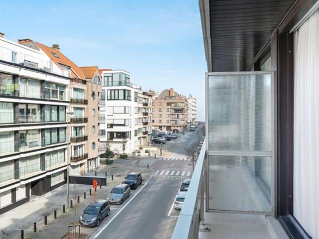 Lichtrijk appartement met 2 grote kamers 82 m² nabij het s