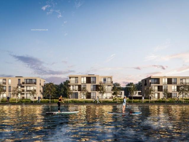 Lichtrijk doorkijkappartement met terras en uitzicht op het water