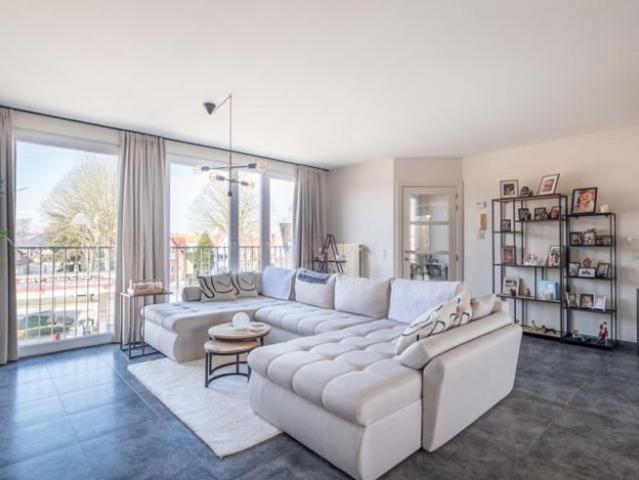 Lichtrijk doorloopappartement te Sint Andries