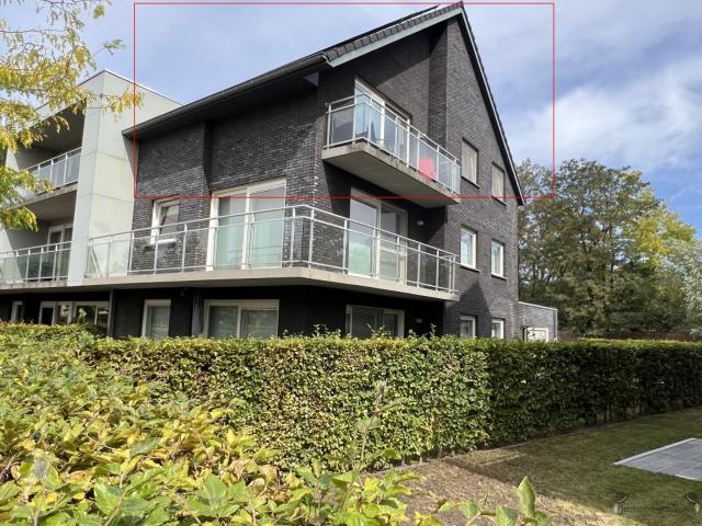 Lichtrijk dakappartement met 2 slaapkamers