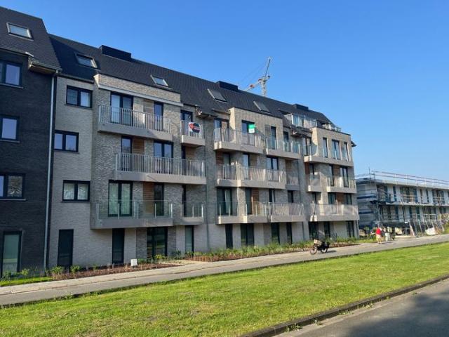 Lichtrijk duplex appartement op de vierde verdieping van.