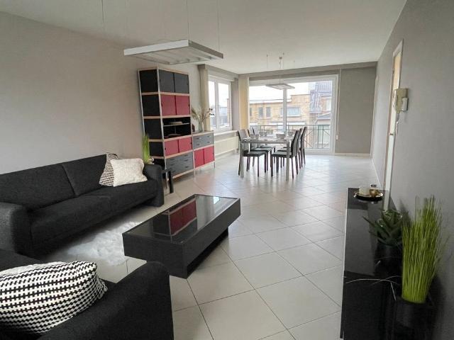Lichtrijk en ruim 2 slpkr appartement met garagebox in Hofstade