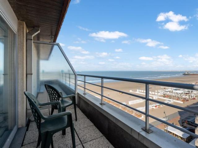 Lichtrijk één slaapkamer appartement met zijdelings zeezi.