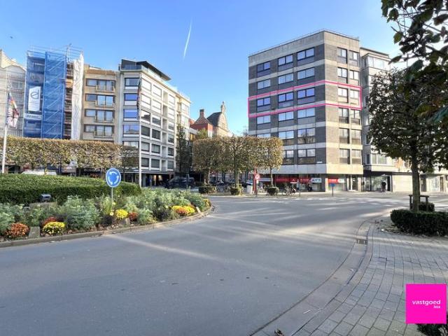 Lichtrijk hoekappartement met 2 slaapkamers en terras, ha.