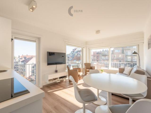 Lichtrijk hoekappartement met zonneterras vlakbij de Zeed.