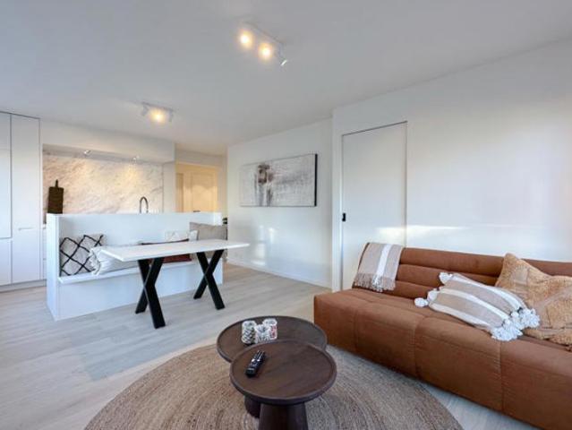 Lichtrijk HOEKAPPARTEMENT nabij de Lippenslaan!