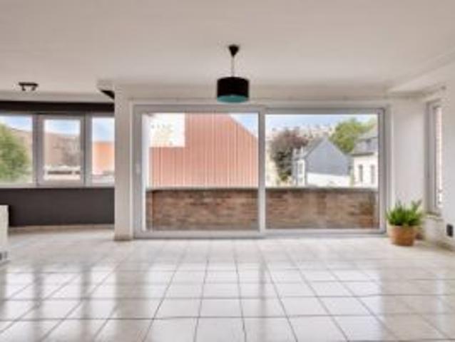 Lichtrijk hoekappartement dichtbij het centrum van Roeselare