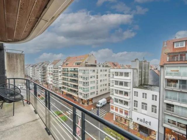 Lichtrijk ongemeubeld appartement aan de zonnige zijde van d
