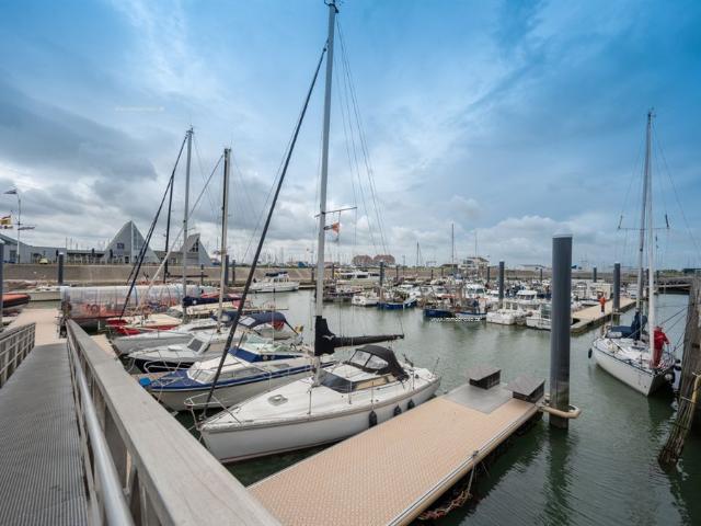 Lichtrijk nieuwbouwappartement aan de zee