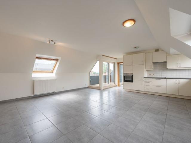 LICHTRIJK & RUIM 100m² appartement met ZONNETERRAS in C.