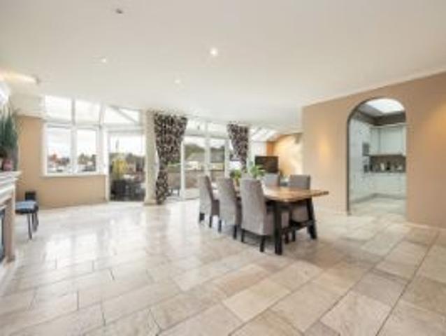 Lichtrijke penthouse met 3 slaapkamers en groot terras