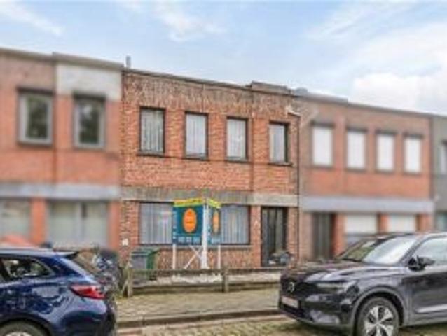 Lichtrijke te renoveren woning met 3 slaapkamers te Lokeren