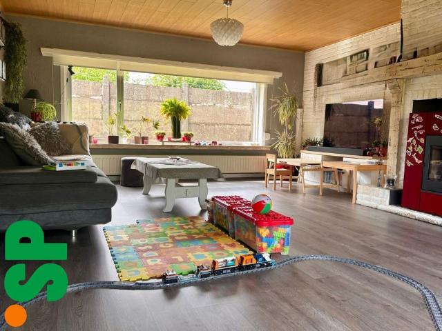 Lichtrijke woning met tuin gelegen te Larum Geel