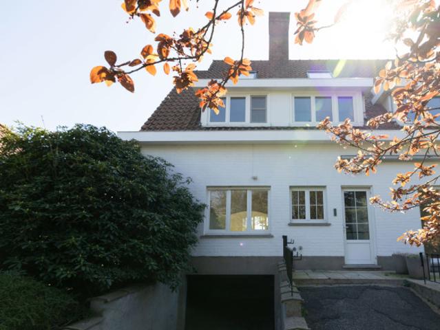 Lichtrijke woning met vier slaapkamers en tuin te Wondelgem