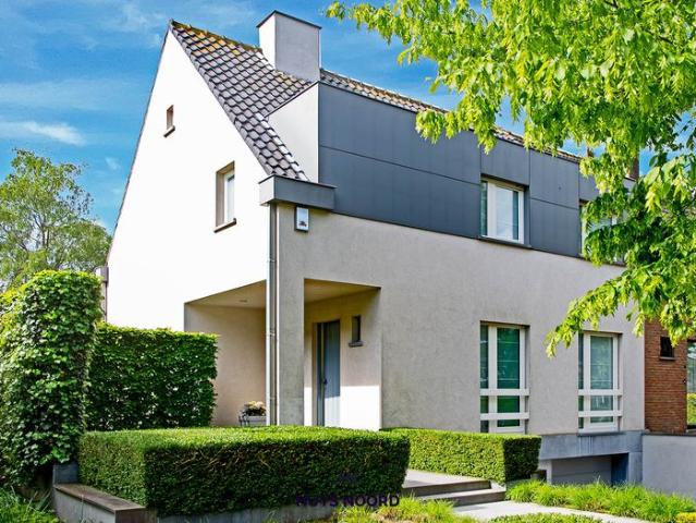 Lichtrijke Woning met zonnige tuin te Sint Andries