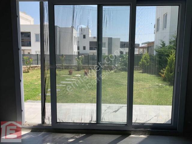 Lider'den Kiralık Site İçerisinde Güvenlikli Havuzlu Bahçe Katı