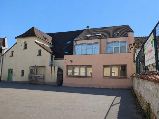 LIEUSAINT Immeuble de caractère d'environ 260 m2 offrant un fort potentiel en cœur de ville