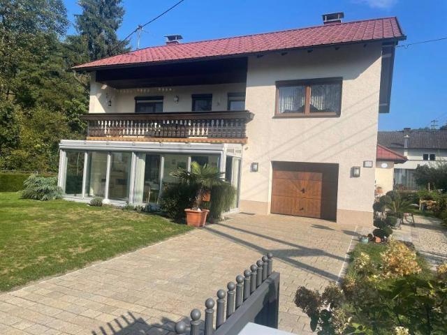 Liebevoll gepflegtes Einfamilienhaus, alles vom Feinsten, eingebettet in sonniger Grünruhelage.
