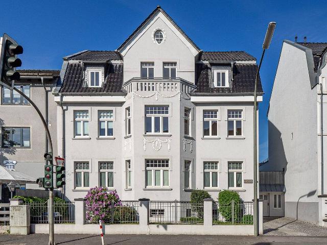 Liebevoll gepflegtes Stadthaus mit vier Wohnungen und Garten mitten in Neheim!