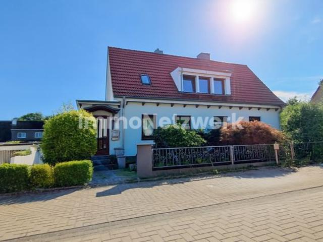 Liebevoll sanierte Ruheoase im mediterranen Stil mit parkähnlichem Grundstück und Schwimmteich