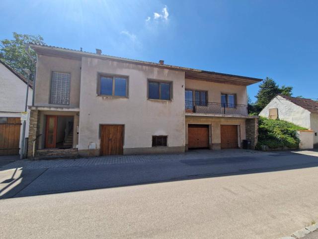 LIEBEVOLLES LANDHAUS MIT GARTEN UND GARAGE ZUR MIETE