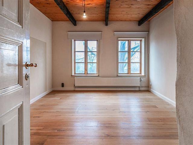 Liebhaber gesucht! Reetdach Bauernhaus mit großer Yogahalle