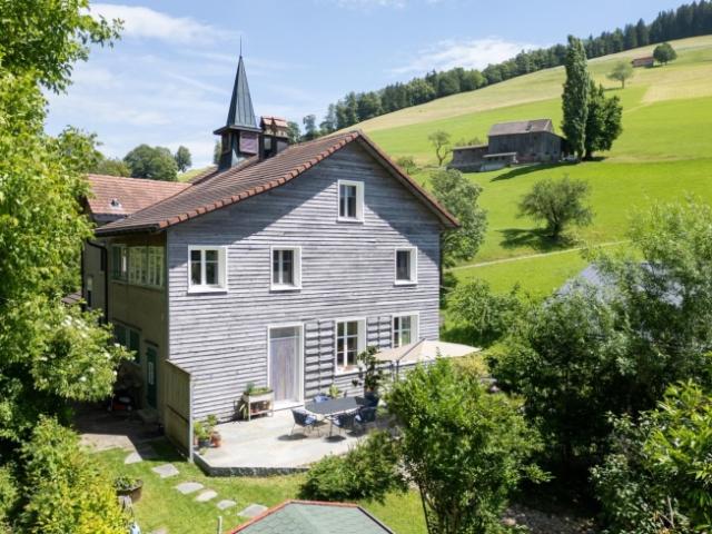 Liebhaberobjekt mit eigenem Glockturm, Gartenidylle und viel Raum
