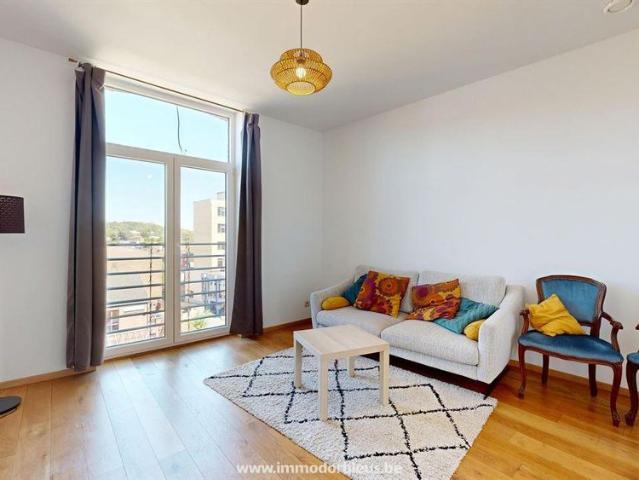 LIÈGE – Appartement duplex rénové, 2 chambres Loyer: 880,00 € / mois