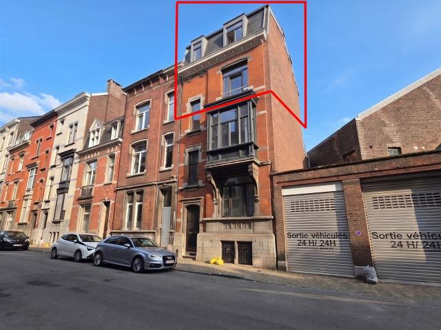 LIEGE – Guillemins – Bel appart. duplex 2 ch.+ terrasse Loyer: 900,00 € / mois