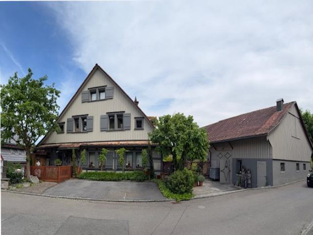 Liegenschaft mit 2 Wohnungen und ausgebauter Scheune/Sommerhaus