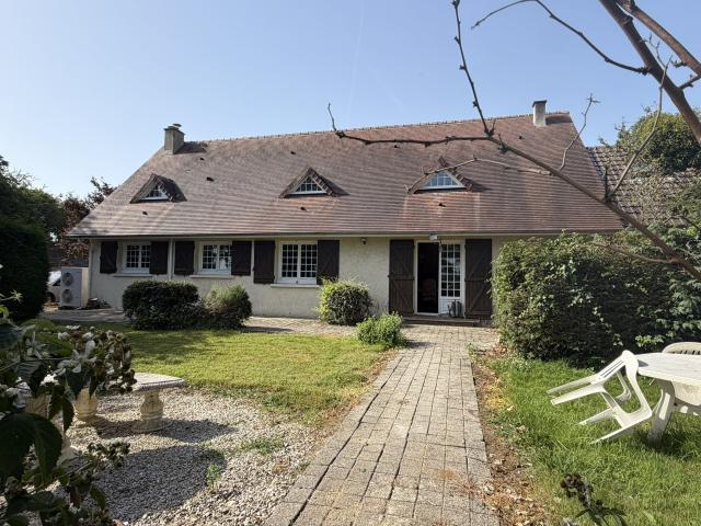 LIESVILLE SUR DOUVES: Maison familiale 6 CH dont 2 RDC / Grand terrain et dépendances