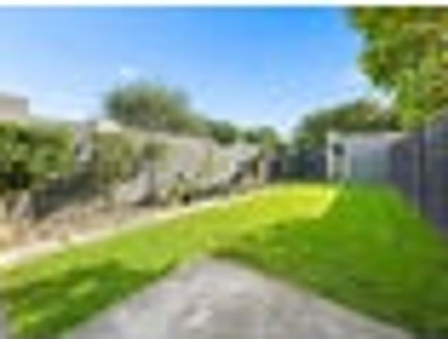 Lifestyle & Convenience in the Heart of Ellerslie