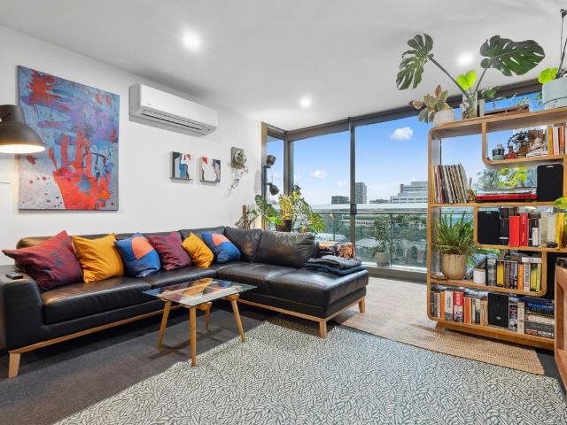 LIFESTYLE & CONVENIENCE IN THE HEART OF WODEN