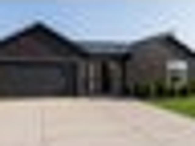 Lifestyle Dream with Lake Views
