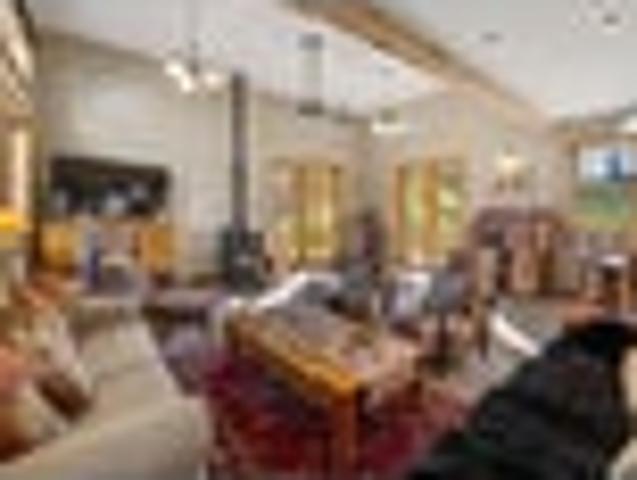 Lifestyle Haven With Extended Family Living