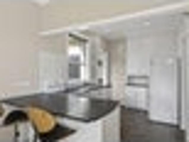 Lifestyle Living, Minutes From Town