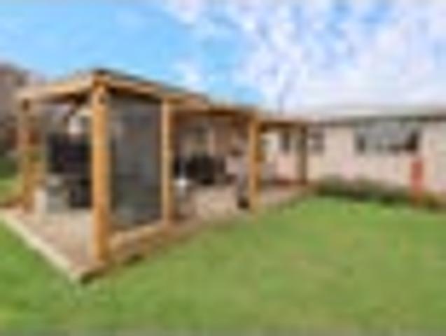 Lifestyle Living on 5 Acres!