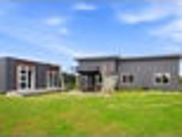 Lifestyle Living Close To Town