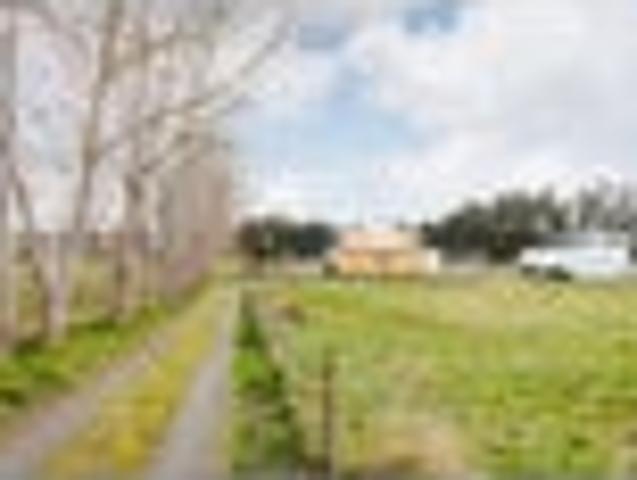 Lifestyle Living Close to Town