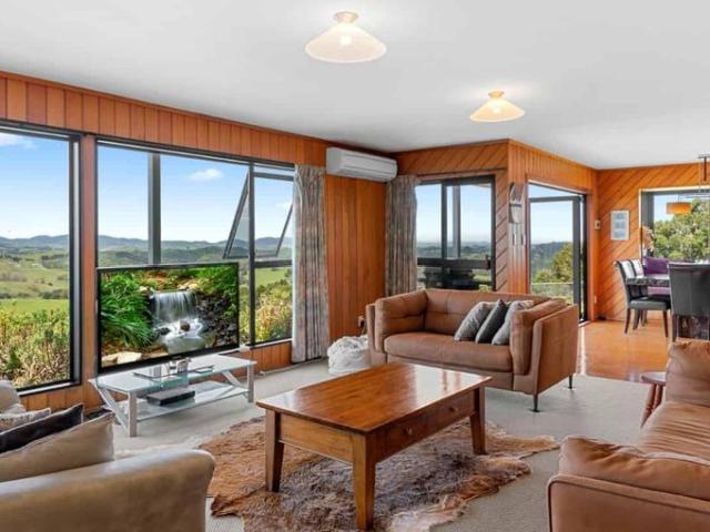 LIFESTYLE LIVING WITH BREATHTAKING PANORAMIC VIEWS