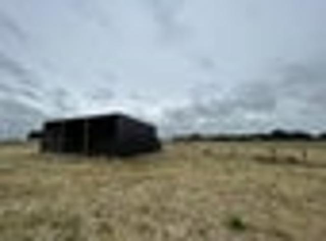 Lifestyle Section with Shed!